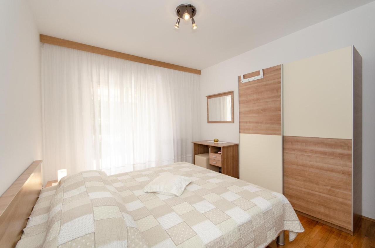 Apartments Bungavilia Rovinj Exterior photo
