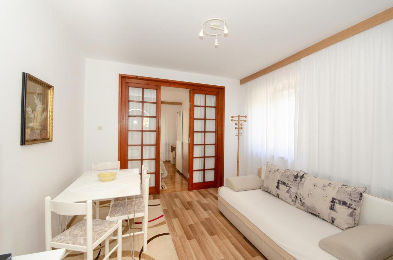 Apartments Bungavilia Rovinj Exterior photo