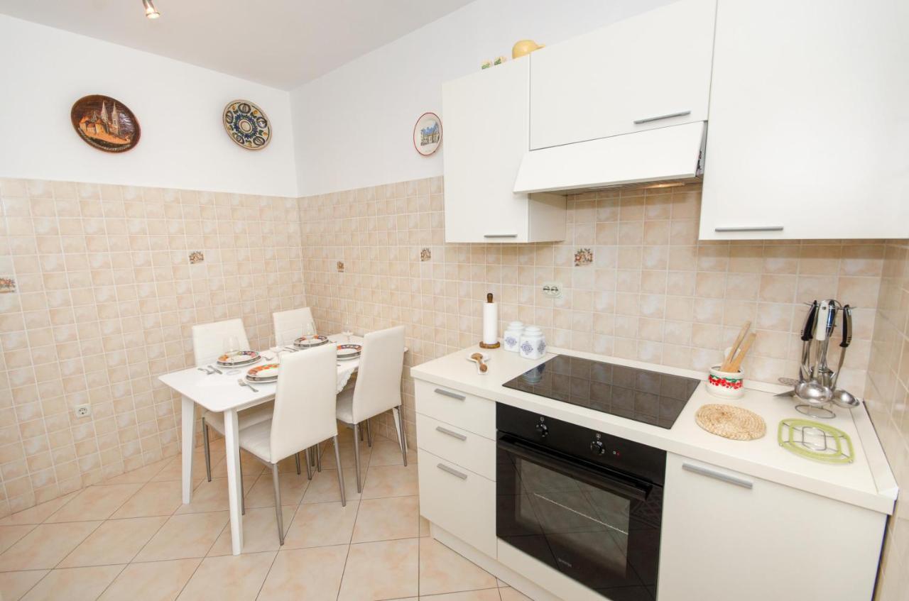 Apartments Bungavilia Rovinj Exterior photo