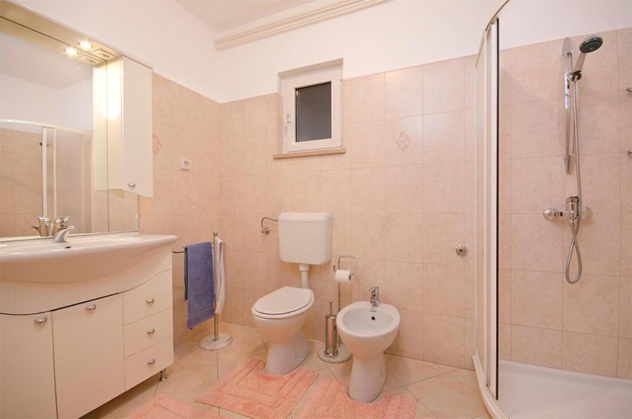 Apartments Bungavilia Rovinj Exterior photo