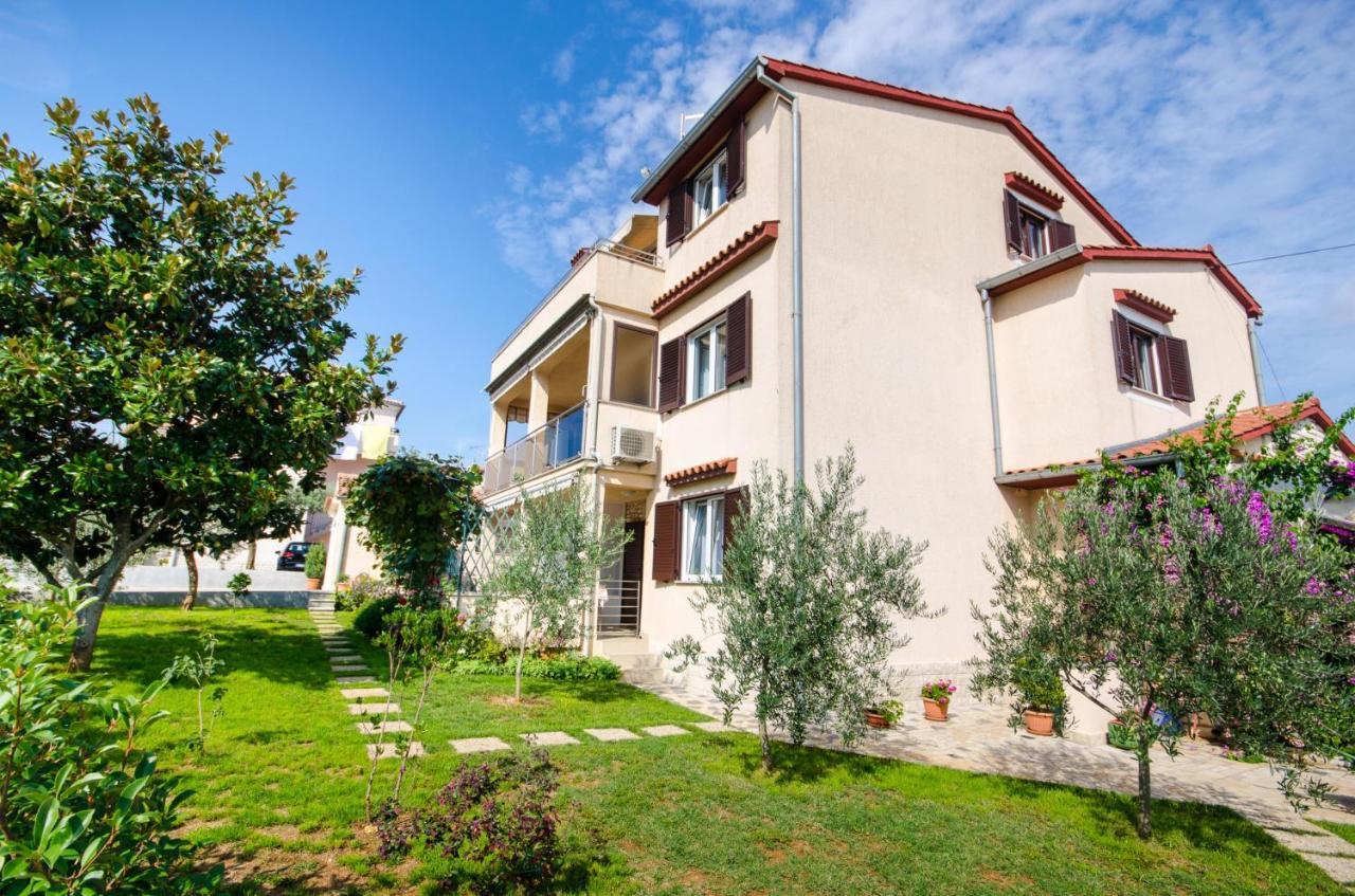 Apartments Bungavilia Rovinj Exterior photo